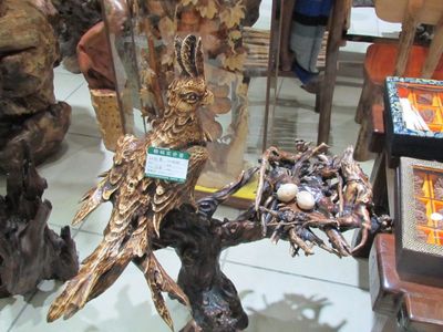 曲柳根雕工艺品 创意摆件与精品礼物的艺术之选