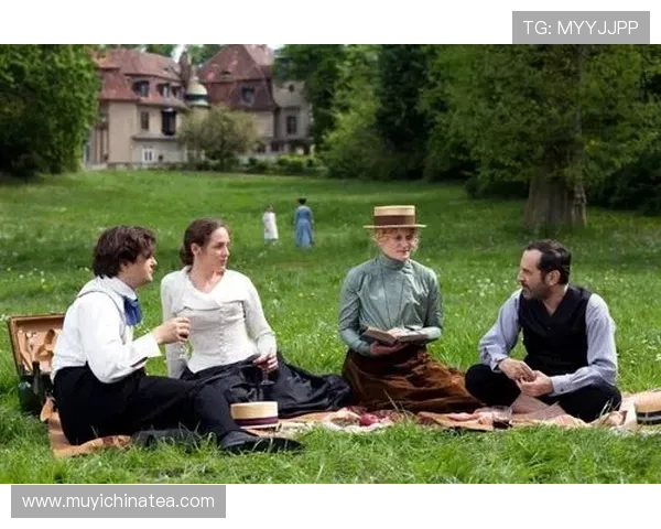 当我爱上朋友的母亲她却已为我铺设了一段无法回头的情感之路 当我爱上朋友的母亲她却已为我铺设了一段无法回头的情感之路